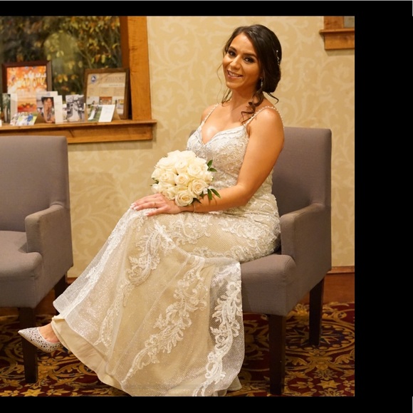 Beautiful dress - Picture 2 of 9